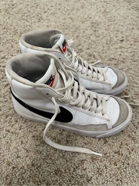 Girls Nike High-Top Sneakers in White with Black Swoosh, 3.5Y